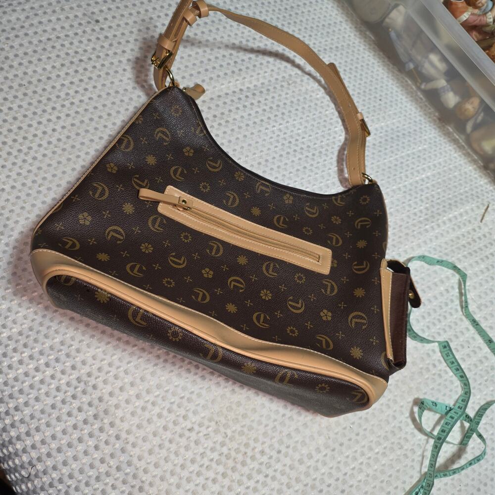 CL AMERICA SIGNATURE HOBO SHOULDER BAG